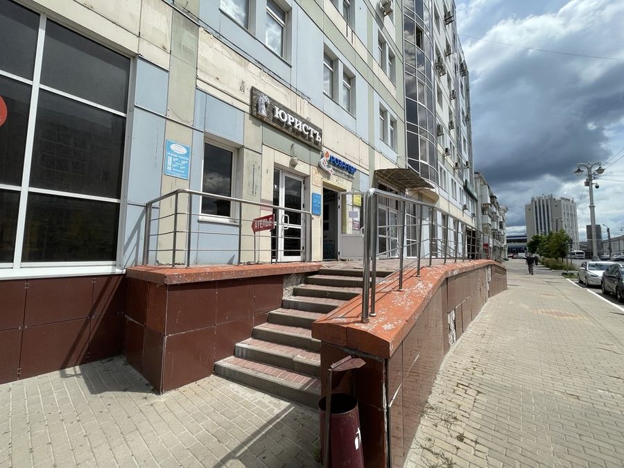Вход в здание — Гражданский проспект 4